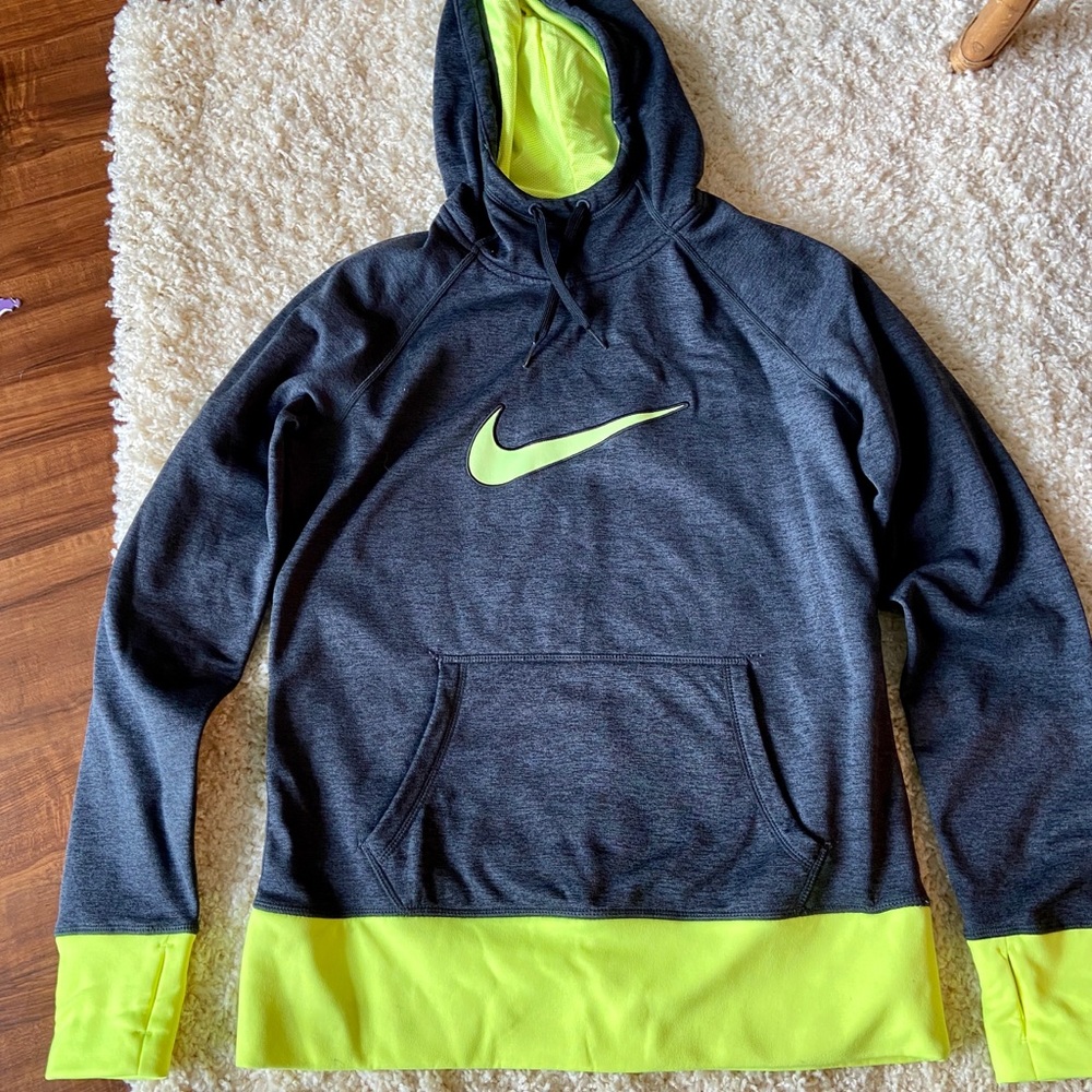 Nike top